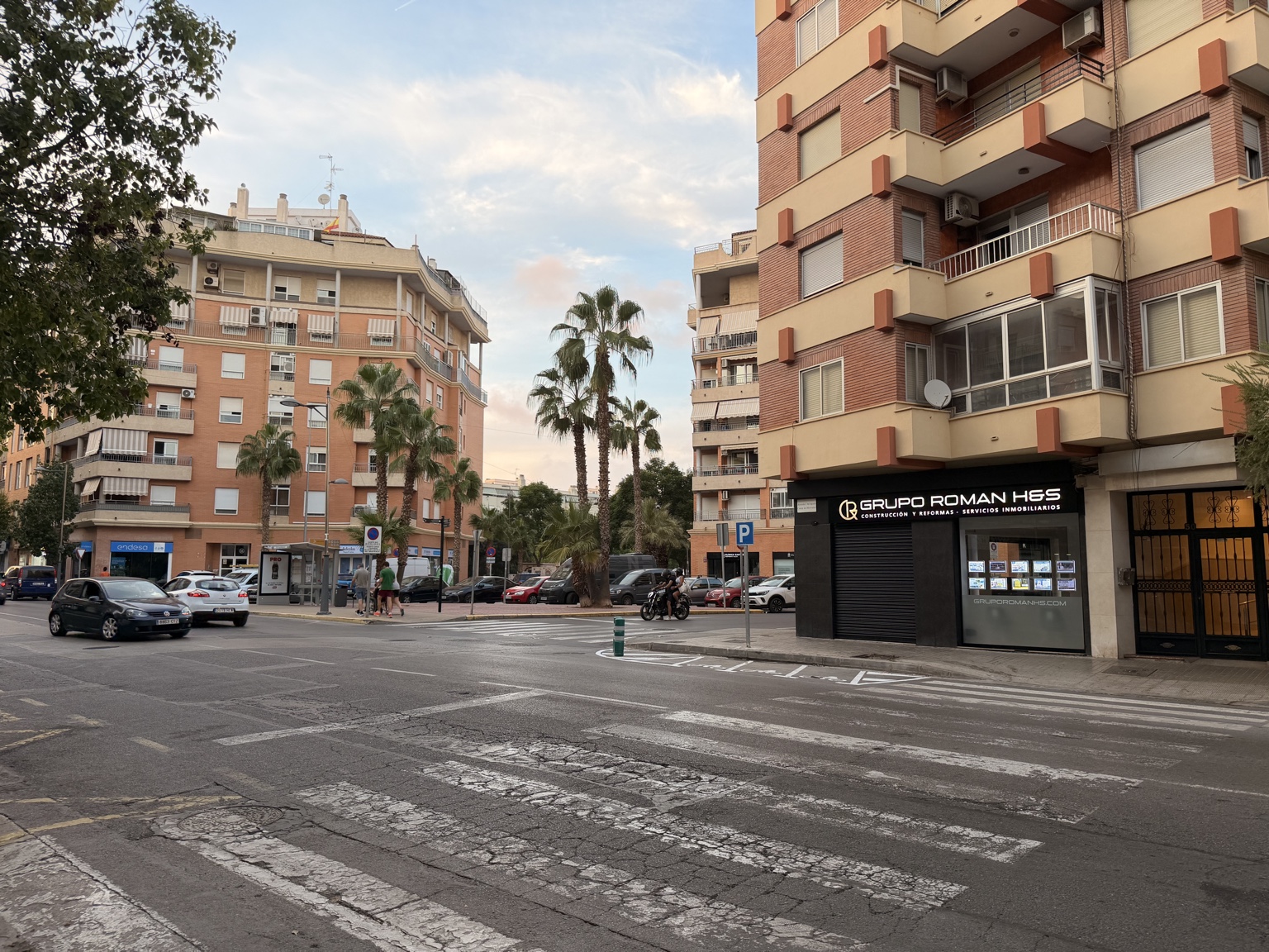 Fachada y entrada de Grupo Román H&S en Av. Camp de Morvedre, 50, Puerto de Sagunto